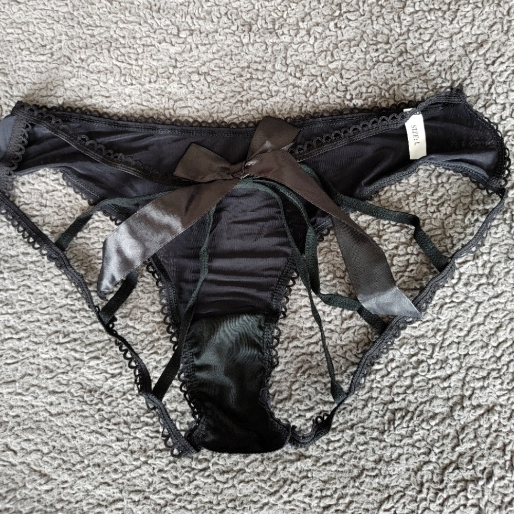 Black panties. Size L